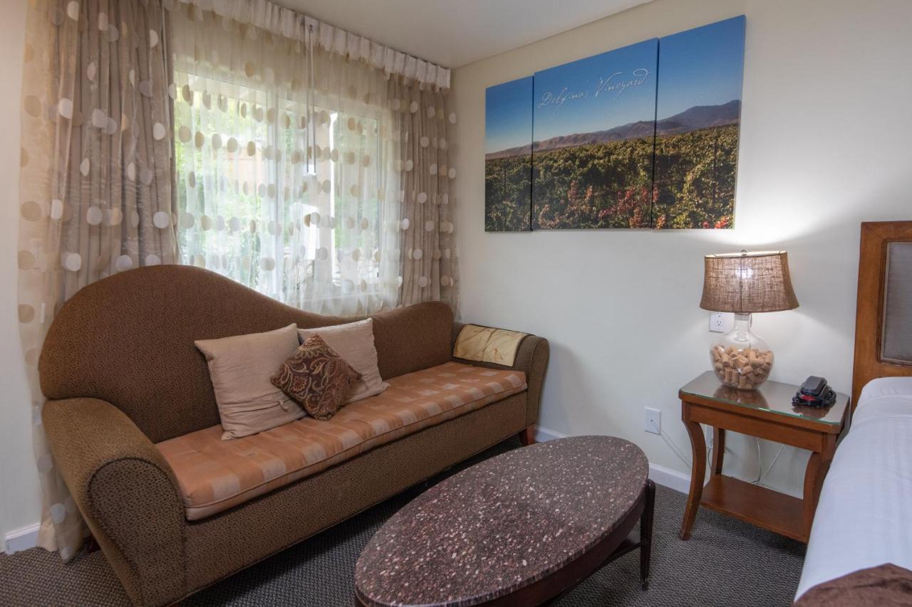 The Vendange Carmel Inn & Suites ภายนอก รูปภาพ