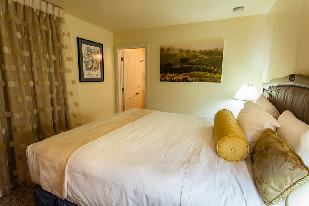 The Vendange Carmel Inn & Suites ห้อง รูปภาพ