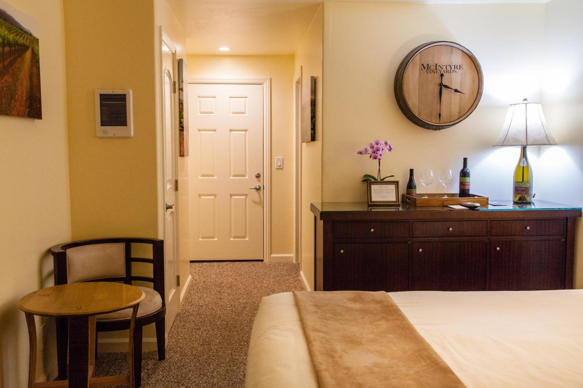 The Vendange Carmel Inn & Suites ภายนอก รูปภาพ