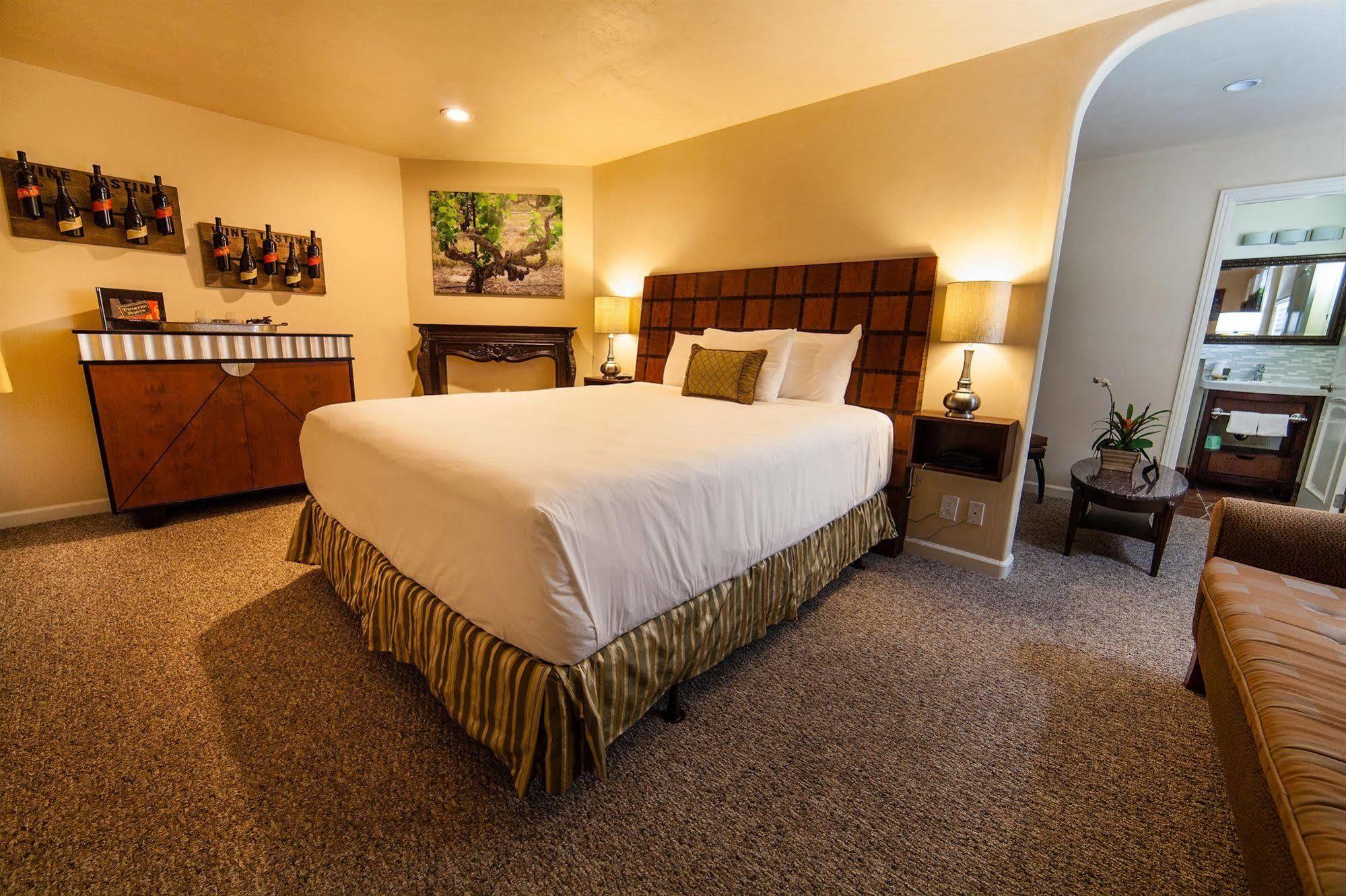 The Vendange Carmel Inn & Suites ภายนอก รูปภาพ